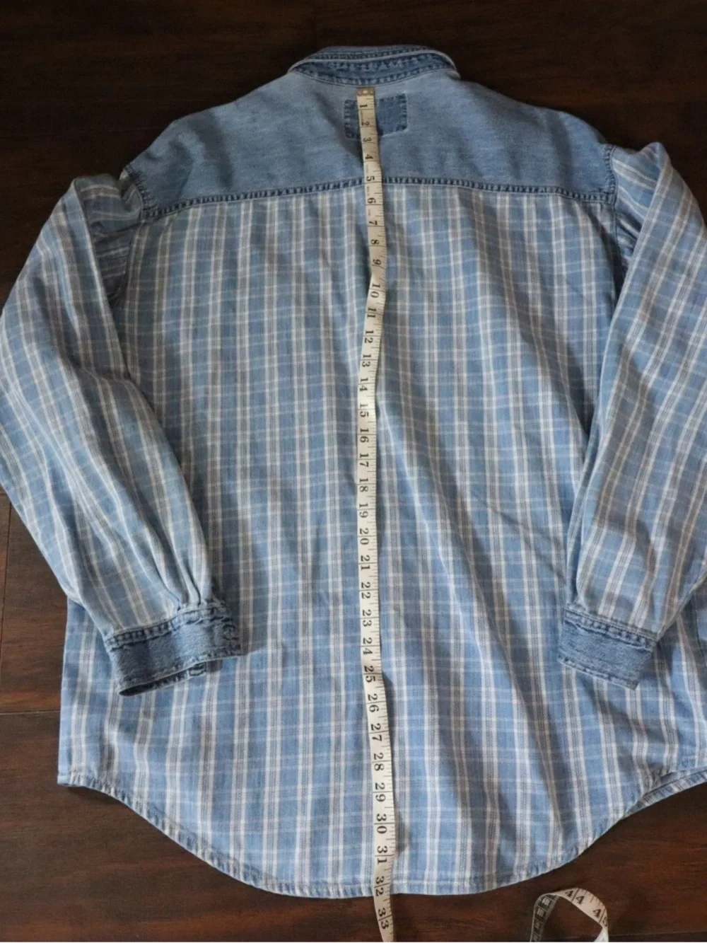 90s Levi's Light Blue Plaid Button-Up Shirt